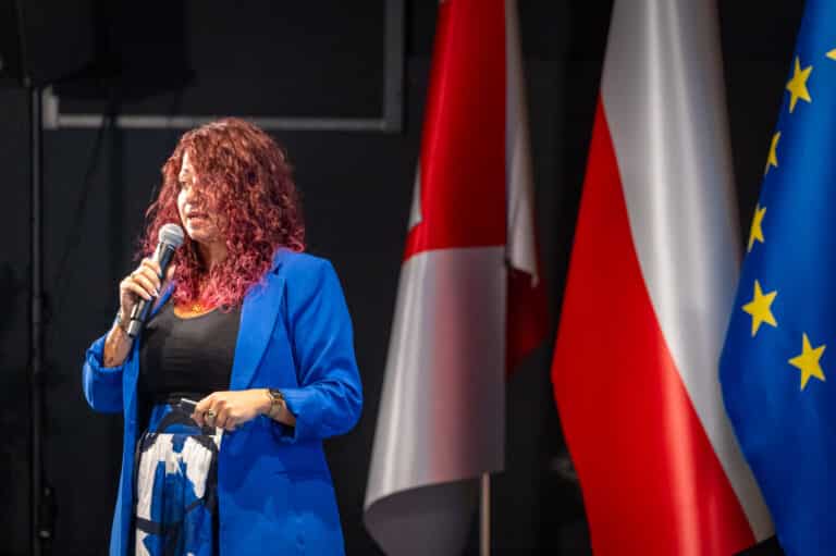 Ewelina Podrez-Siama podczas konferencji o AI w turystyce w Szczecinie
