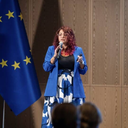 Ewelina Podrez-Siama podczas wystąpienia o widoczności w AI w Szczecinie